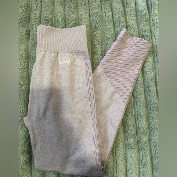AYBL seamless legging size medium - Picture 3 of 4
